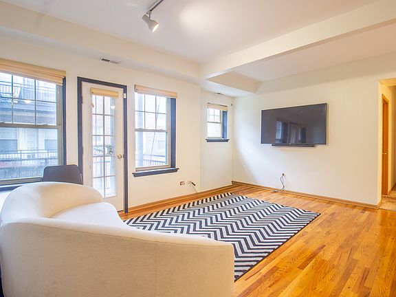 4th image of 2335 E 70th Pl APT 205