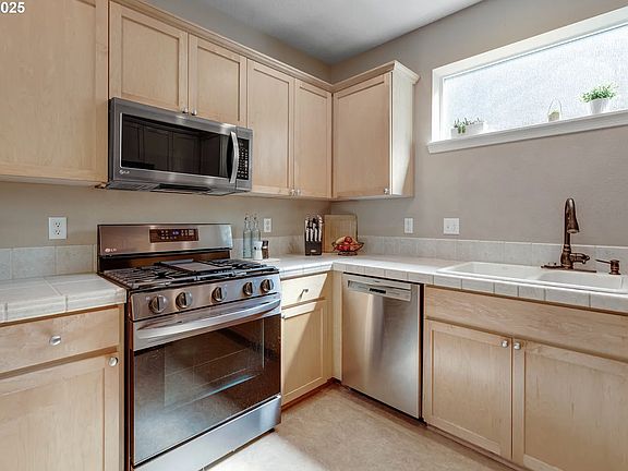 4th image of 1138 SE Bianca St