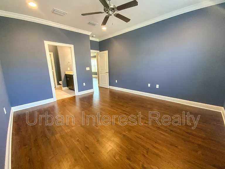 403 King St — Photo 8
