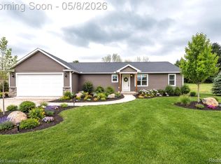 233 Norlynn Dr, Howell, MI 48843