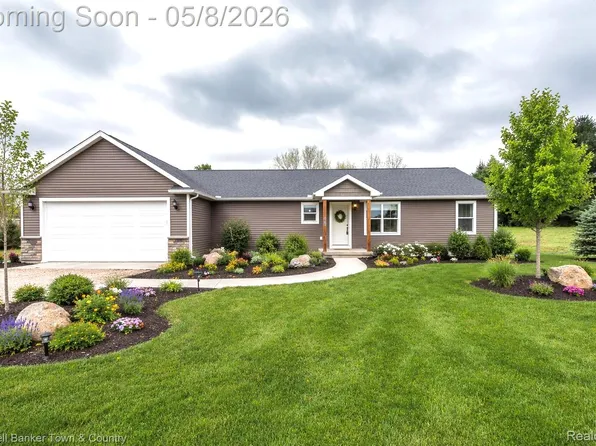 233 Norlynn Dr, Howell, MI 48843