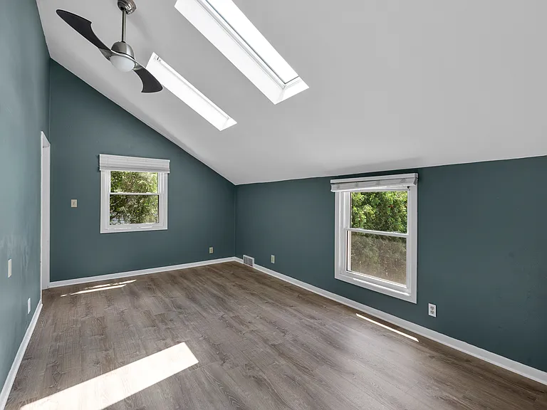 5577 N Kent Ave — Photo 17