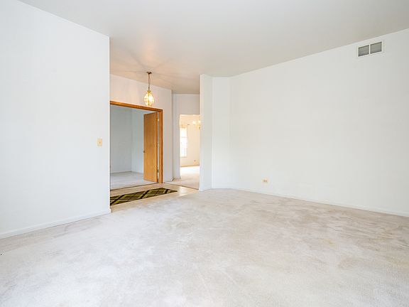 3rd image of 108 N Crooked Lake Ln