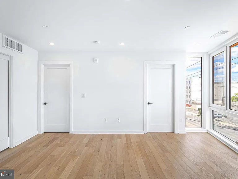 1522 Rhode Ave NE #401 — Photo 2