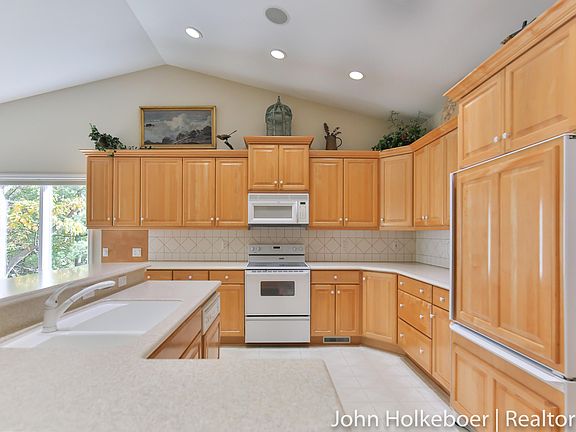 4th image of 1613 Falconcrest Dr NE