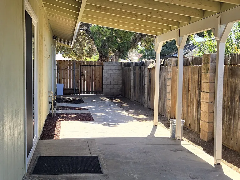 1125 S Mountain St — Photo 22