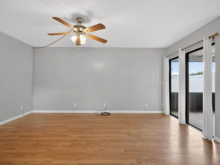 707 Stonewood Ct #19C — Photo 46
