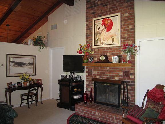 2nd image of 319 Mountain Aire Ln