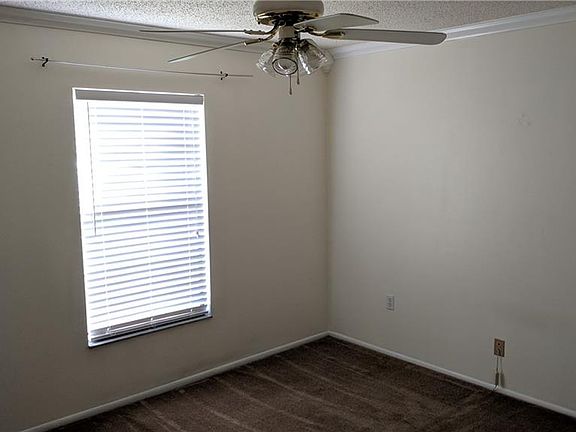 3rd image of 5020 Barcelona Ave