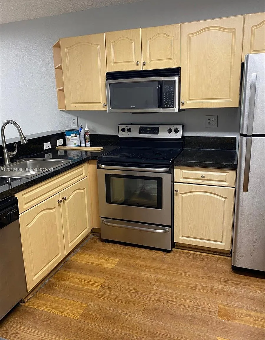 Villas De Venezia Condo — Photo 4