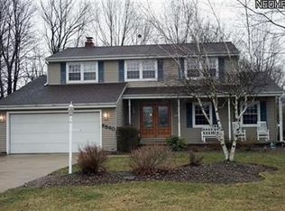 5560 Pin Oak Cir, Sheffield Village, OH