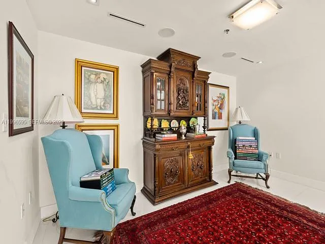 1000 Venetian Way #105 — Photo 8