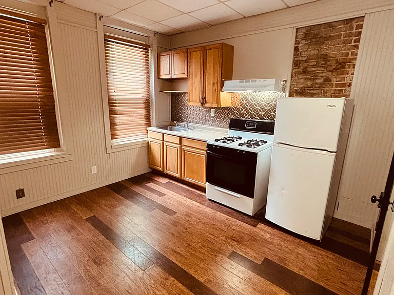 205 E Saint Louis St #4 — Photo 5