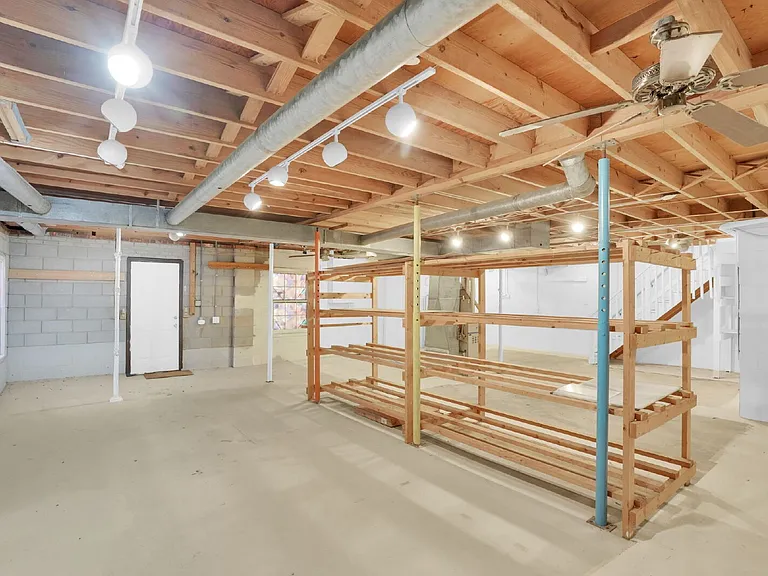 408 Wilby Dr — Photo 48
