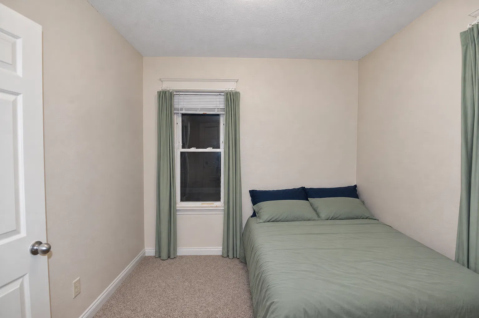 2 bed, 1300 sqft, $2,600 — Photo 4