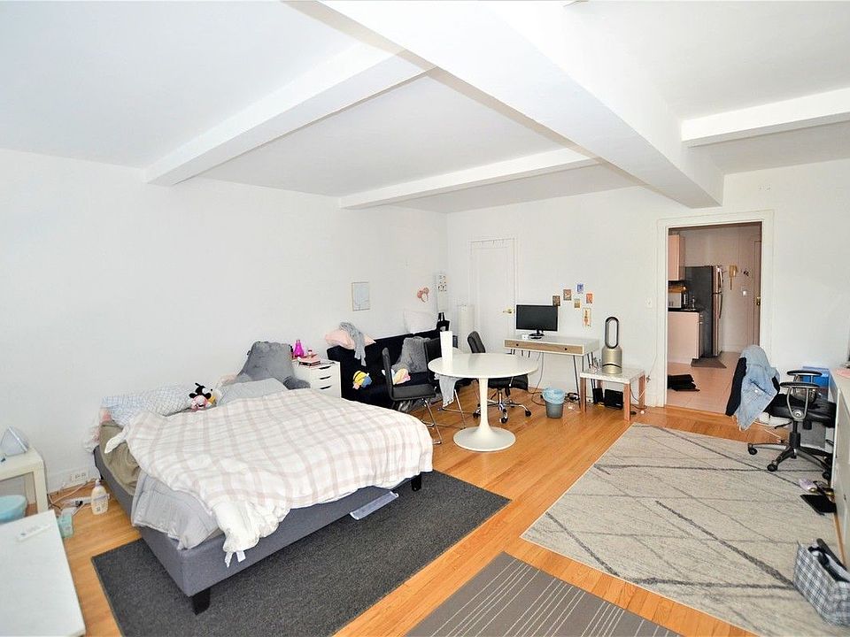 2nd image of 150 E 39th St APT 701