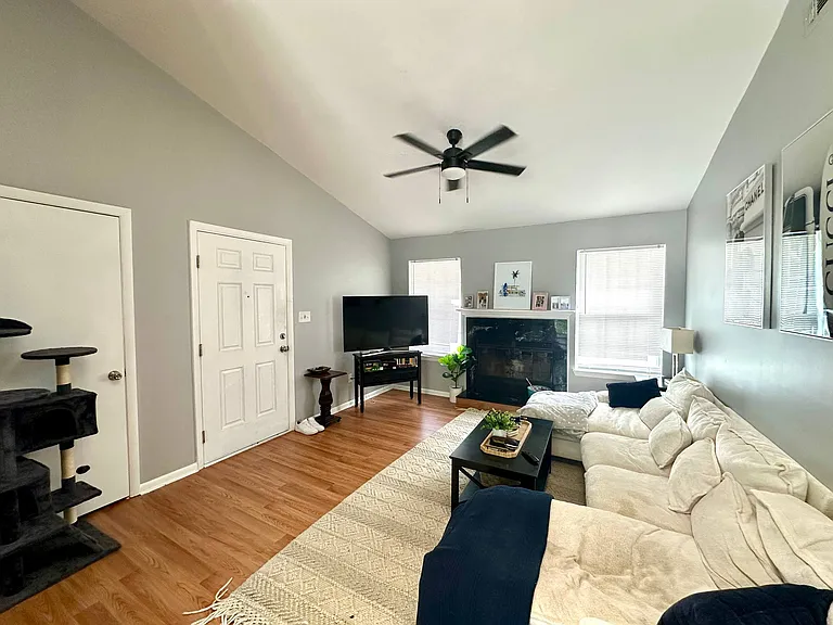 411 Sea Pointe Ct #201 — Photo 3
