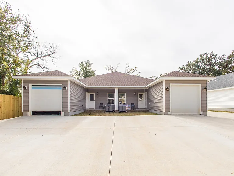 1810 W Gadsden St — Photo 32