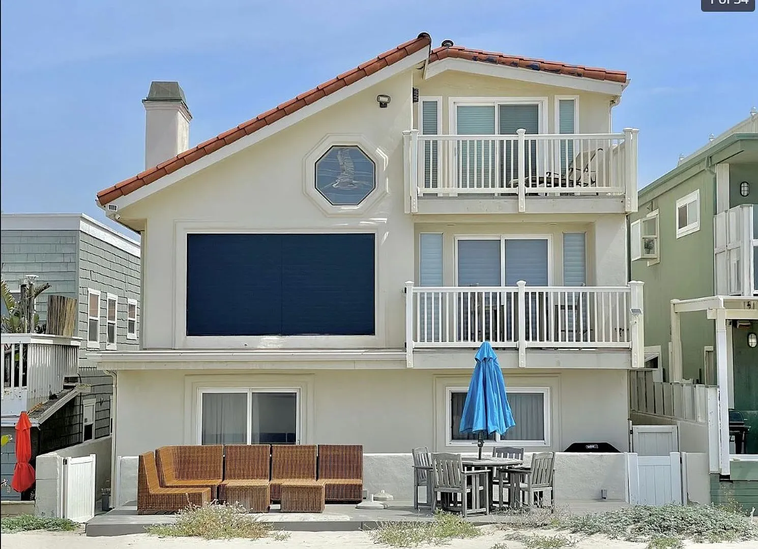 4025 Ocean Dr — Photo 2