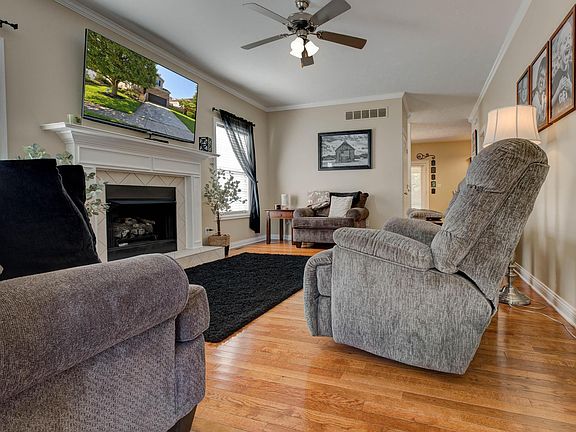 5th image of 106 Furlong Ct