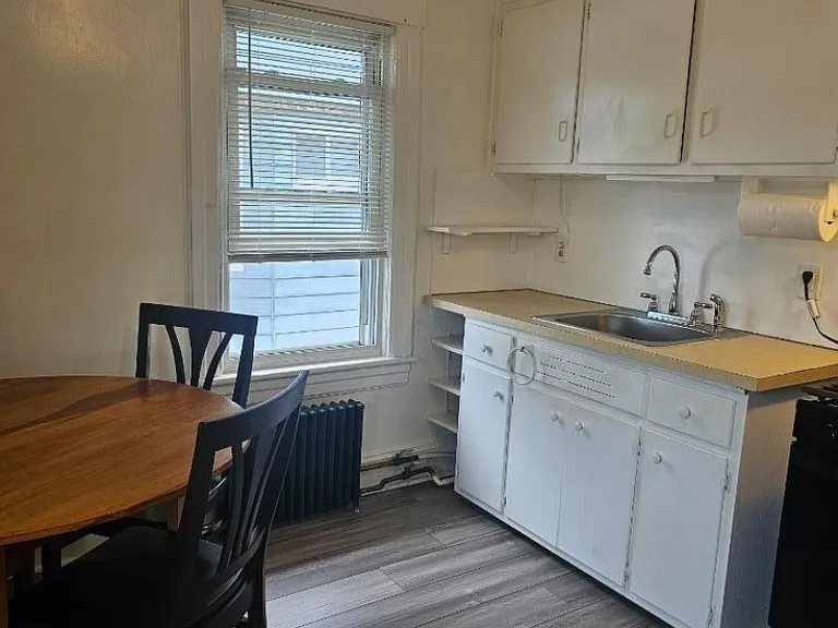 1225 E 2nd St #3 — Photo 6