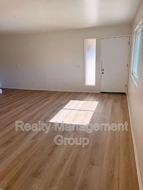 2 bed, 1.0 bath, 903 sqft, $2,275 — Photo 2