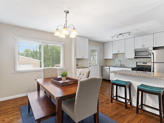 4th image of 11829 Brookmont Dr