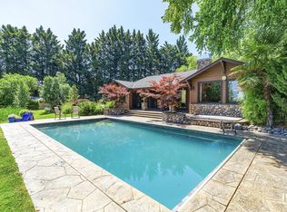 550 Crowson Rd, Ashland, OR 97520