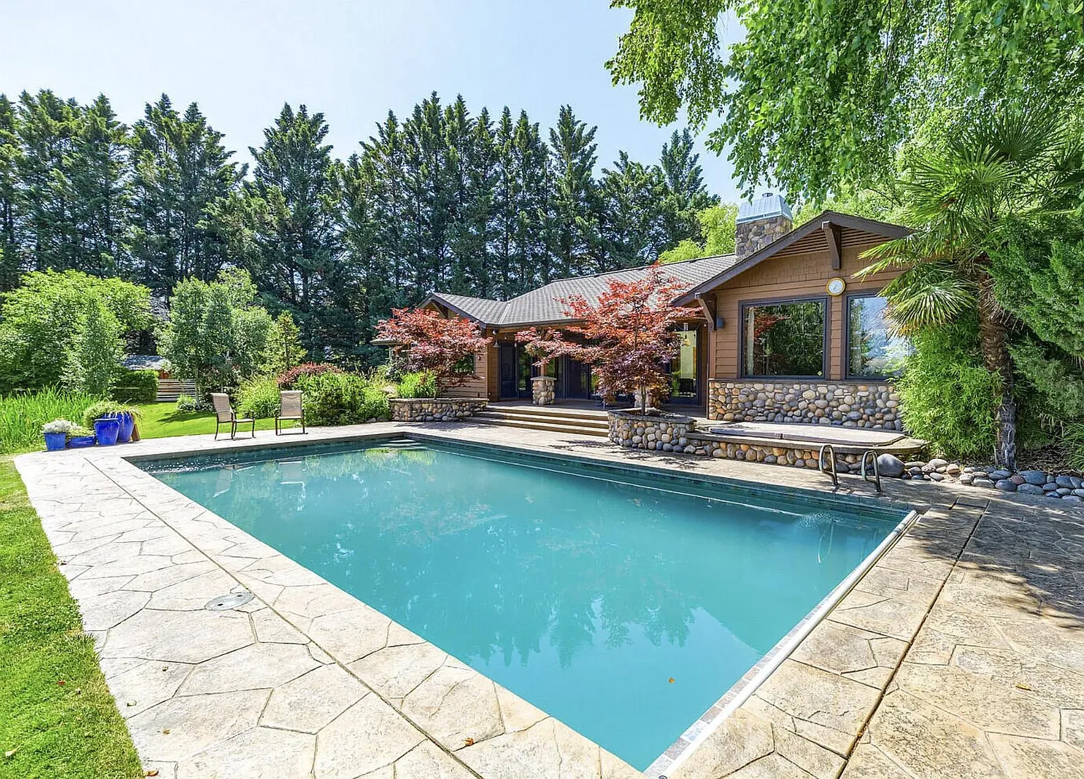 550 Crowson Rd photo 1