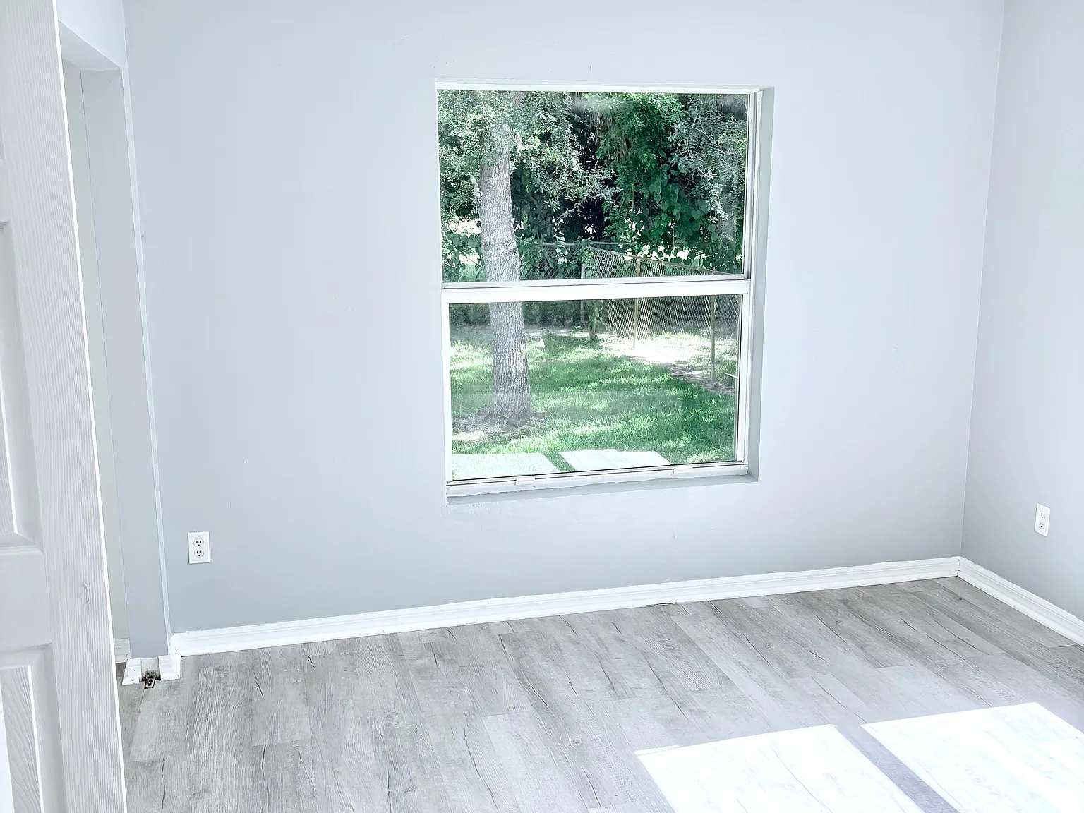 1007 Ave H — Photo 3