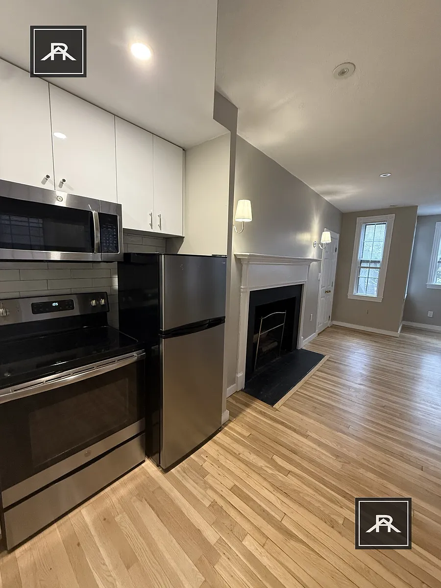 Building Photo - 84 Phillips St #2