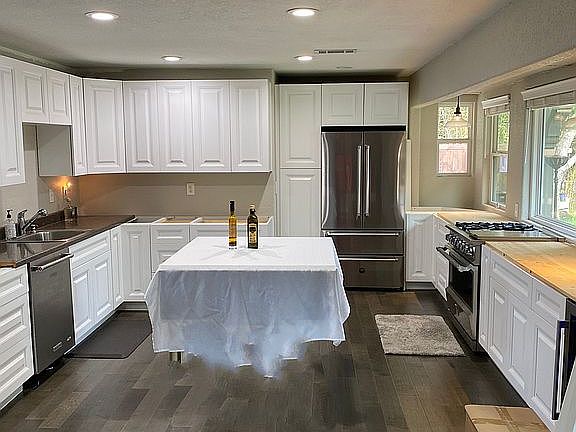 3rd image of 201 Hilltop Ln