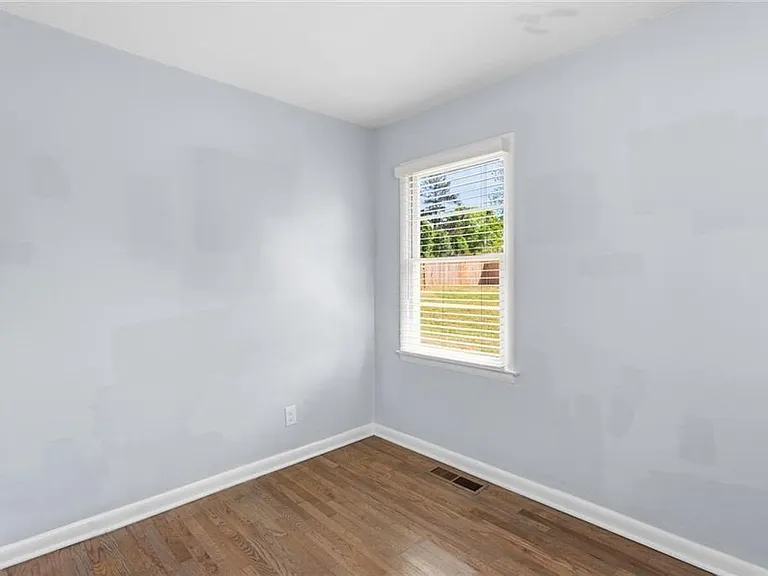 2363 Beverly Ln SW — Photo 22