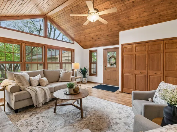 3100 Noble Ave N, Golden Valley, MN 55422