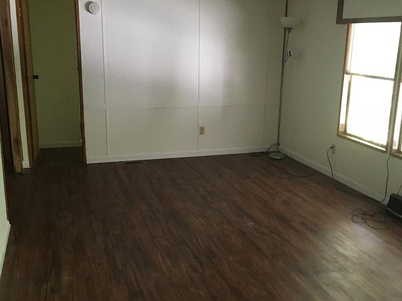 3rd image of 814 Waddell Dr