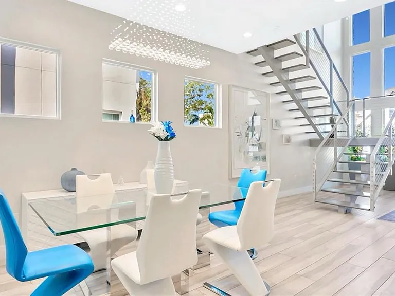 2706 W Trilby Ave — Photo 4