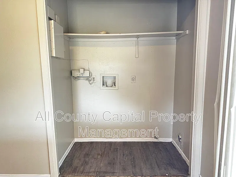 2 bed, 1.0 bath, 800 sqft, $1,245 — Photo 4
