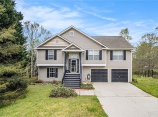 125 Bombay Ln, Grantville, GA 30220