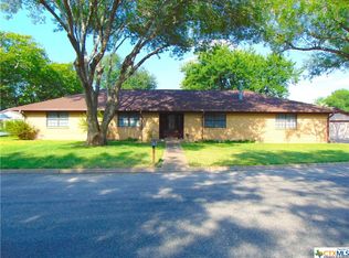 1805 Cody Dr, Shiner, TX 77984