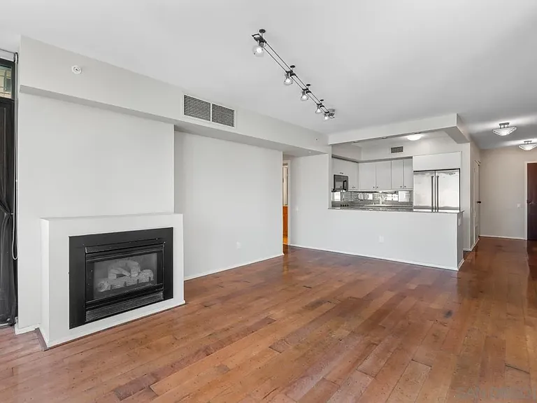 500 W Harbor Dr #714 — Photo 9