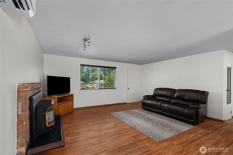 5th image of 1706 Foxfire Drive SE