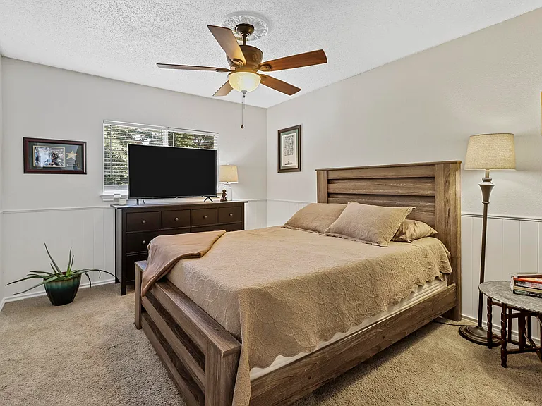 2202 Barton Springs Dr — Photo 32