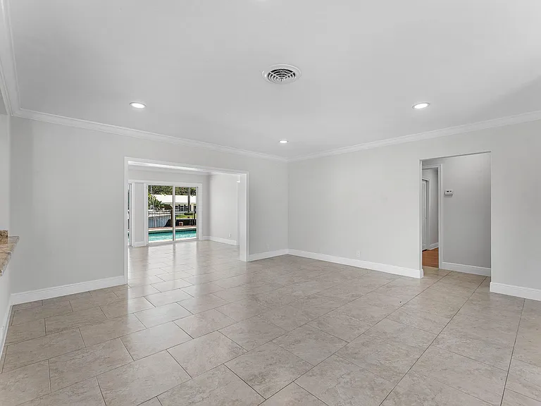 1525 SE 6th St — Photo 5