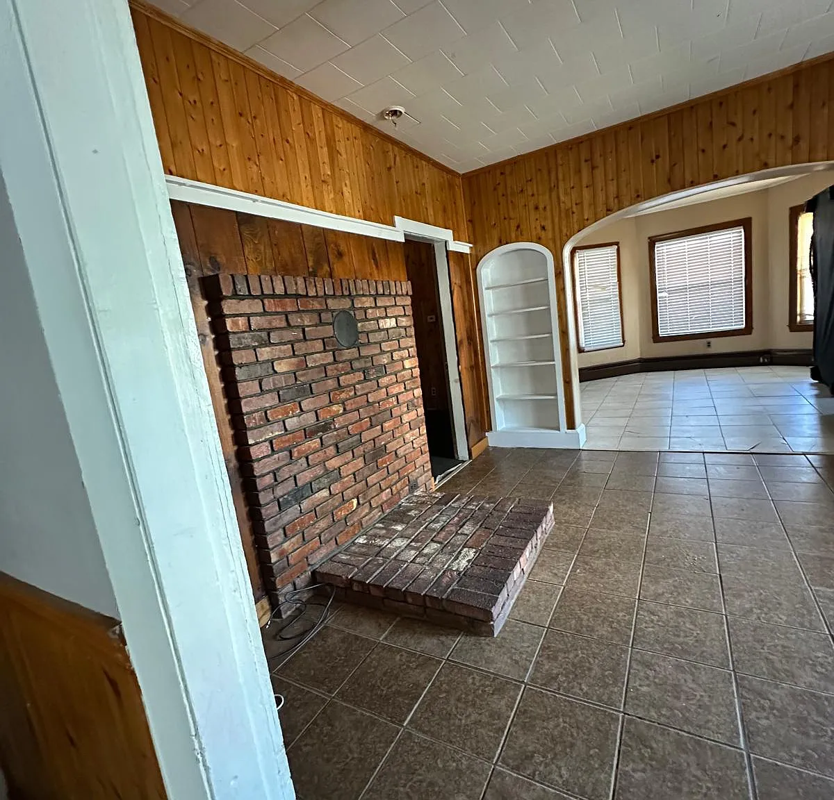 913 Social St — Photo 4