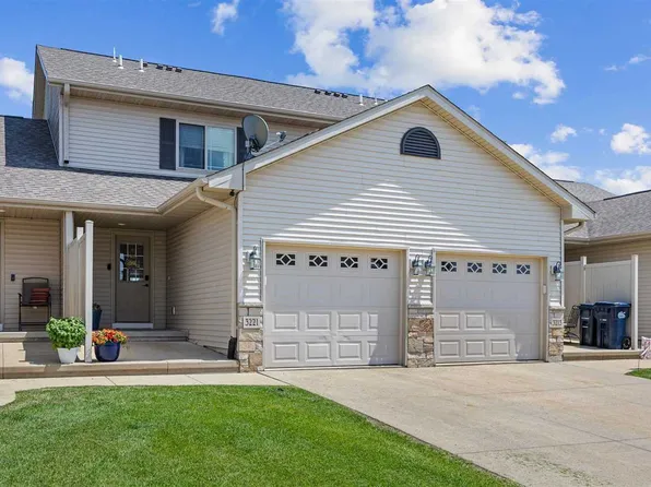 3221 English Cove Ln, Marion, IA 52302