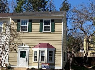9842 Oakdale Woods Ct, Vienna, VA 22181