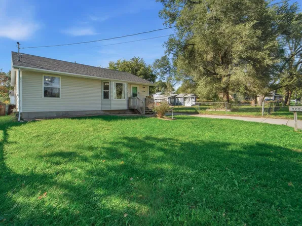 2004 E 39th St, Des Moines, IA 50317