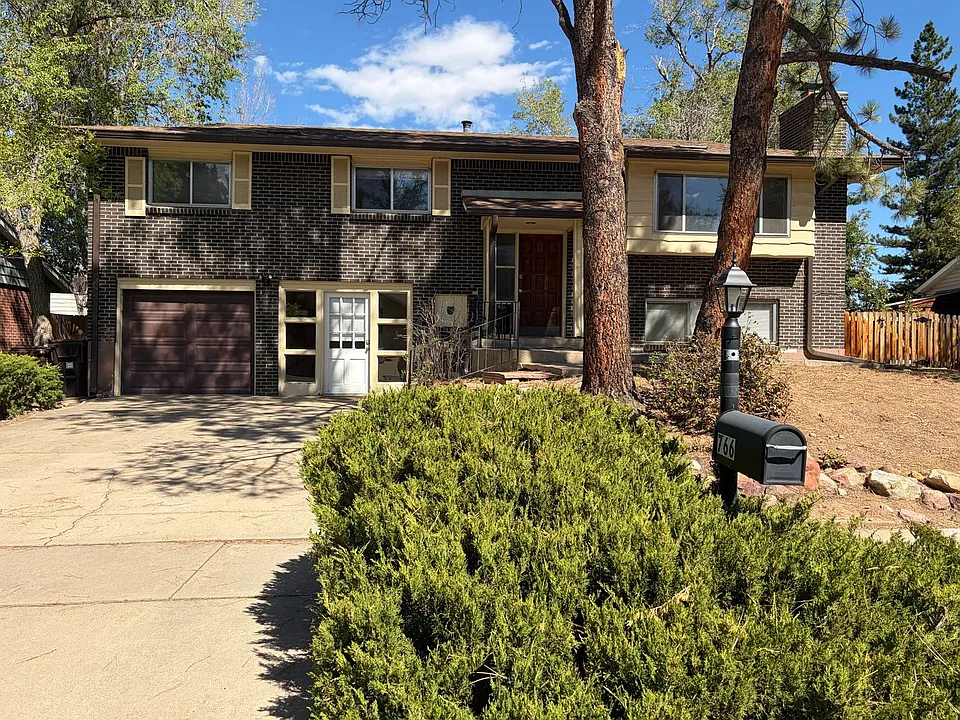 766 Mohawk Dr