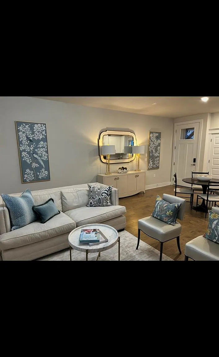 3 bed, 2.5 bath, 2018 sqft, $3,000 — Photo 4