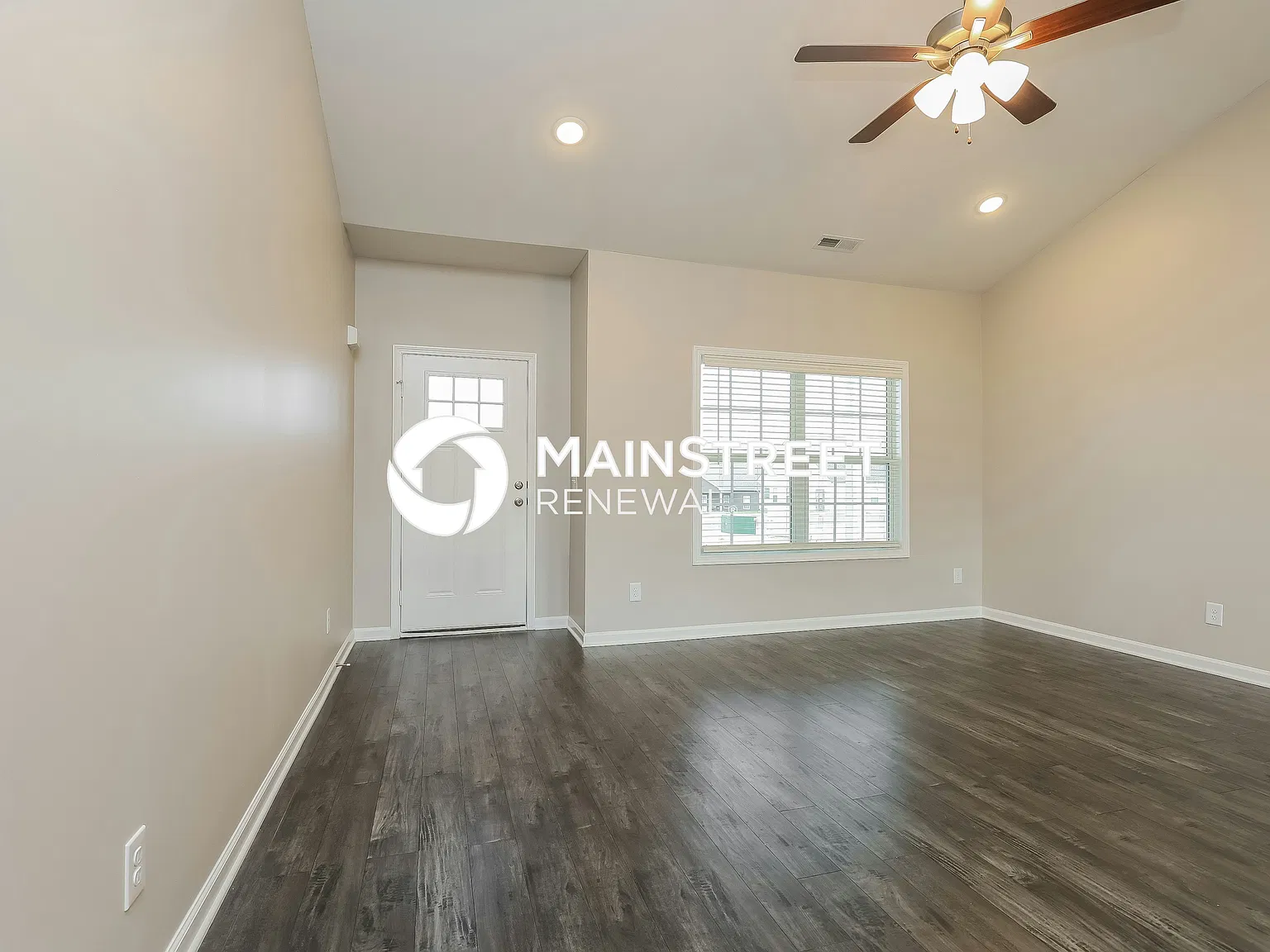 726 Mitscher Dr — Photo 3